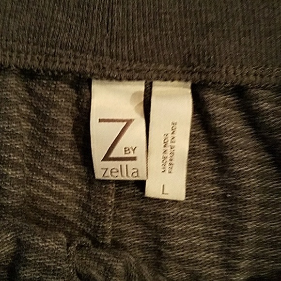 Zella Shout Shorts - Picture 4 of 4
